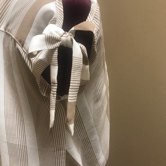 Tie sleeve drape front top - Picture 4 of 5